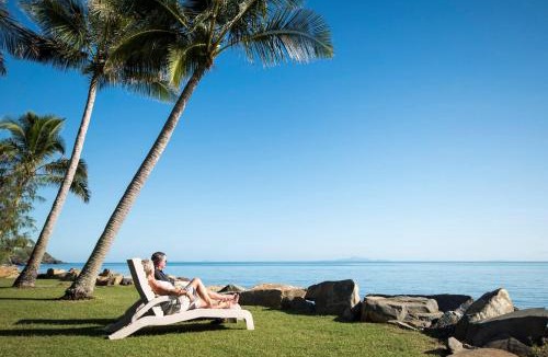 Blacks Beach Apartment | ABSOLUTE BEACH FRONT MACKAY - Blue Pacific