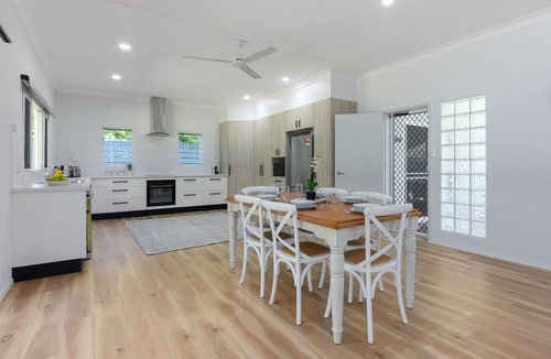 Cooya Beach House | Absolute Beachfront Family home