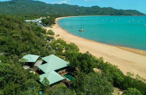 Horseshoe Bay House | Absolute Beachfront Master