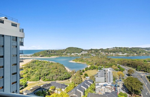 Palm Beach Apartment | Absolute Beachfront 2brm unit on high floor with resort facilities.Awesome views