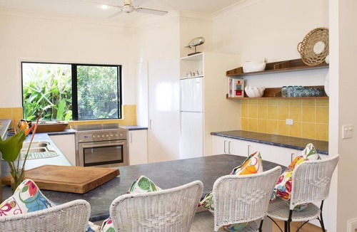 Newell House | ABSOLUTE BEACHFRONT BLISS @ NEWELL BEACH- 10 METRES TO THE OCEAN