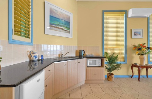 Blue Bay Apartment | Absolute Beachfront Escape | Blue Bay|Nova Escapes