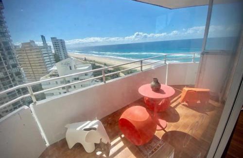 Surfers Paradise Apartment | Absolute beachfront main beach Gold Coast