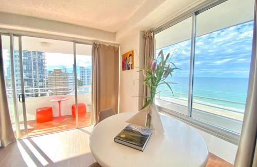 Surfers Paradise Apartment | Absolute beachfront main beach Gold Coast