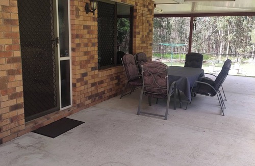 Greenbank House | Acreage Guest House set on 1 1/2 Acres