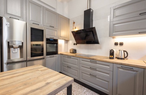 Koukaki Apartment | Acropolis Luxe Retreat 15 ppl 6 bdrm Neoclassical Home w/Jacuzzi & Rooftop