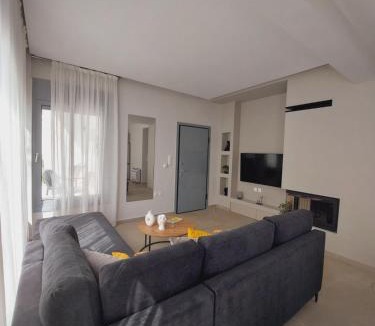 Kato Diminio House | Aelia Suite Home