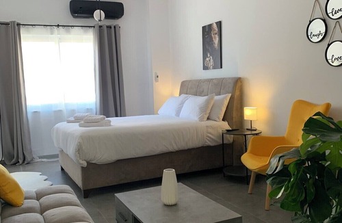 Psirri Apartment | Afrodite apartment by VPNnn