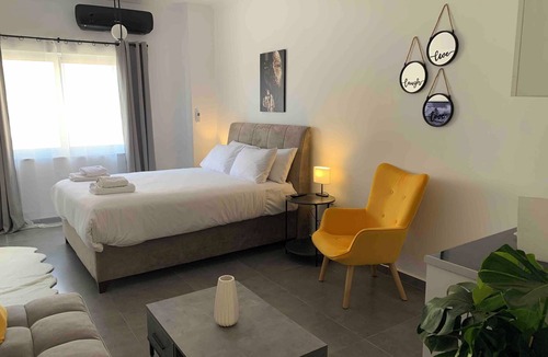 Psirri Apartment | Afrodite apartment by VPNnn
