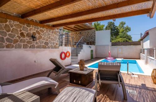 Piskokefalon House | Aggel's House - stone house - private pool - courtyard - countryside views