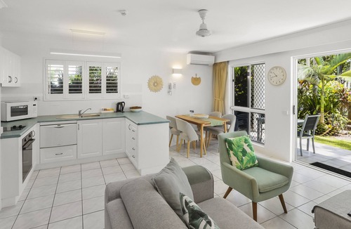 Clifton Beach Apartment | Agincourt Beachfront Apartments