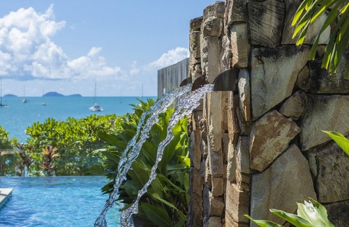 Airlie Beach House | Airlie Beach’s Anusara is surrounded by crystal waters of the Whitsundays