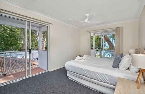 Palm Cove Apartment | Alassio Beachfront Apartment 302