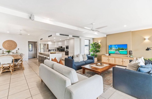 Alexandra Headland House | Alex Beach House 100 steps from the beach with ocean views sleeps 11