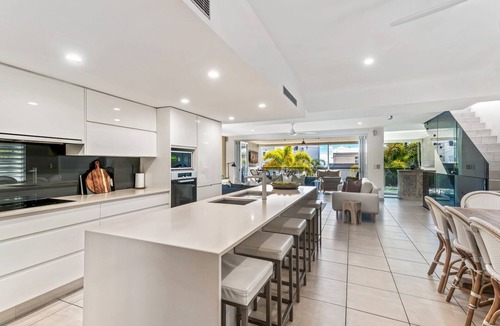 Alexandra Headland House | Alex Beach House 100 steps from the beach with ocean views sleeps 11
