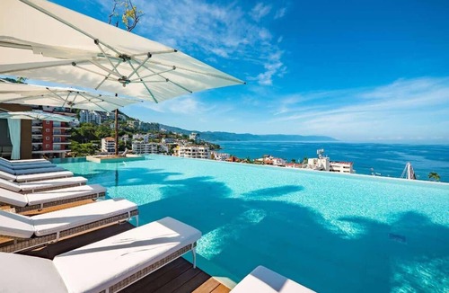 Romantic Zone Condo | AlilaHolidays - PIER 57 - 410 - 2BR Luxury Condo in Romantic Zone