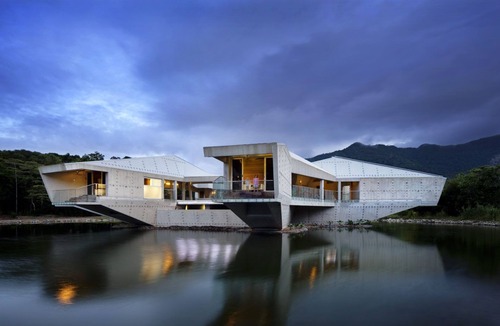Cape Tribulation House | Alkira Resort House and Rainforest Retreat - private pool and beach