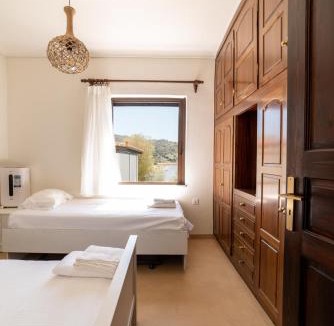 Kontos Apartment | Alkis House by AegianKazarte