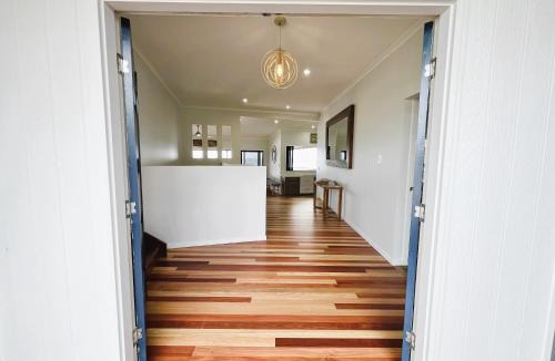 Brisbane Waterfront House | Allure Beach House - Formerly Sands on Moreton