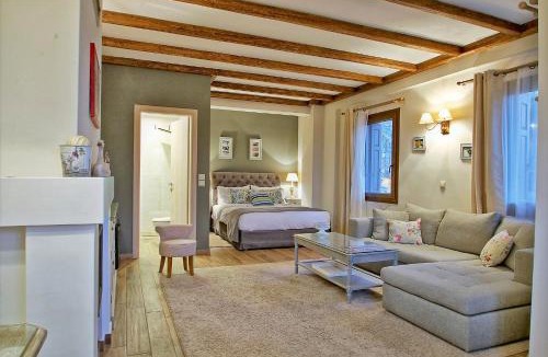 Arachova Apartment | AlmondHouse Suites with Fireplace - ADULTS ONLY