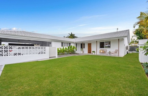 Burleigh Waters House | Aloka By Khove Summar