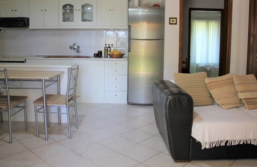 Amarinthos House | Amarynthos Beachfront Vacation House with garden