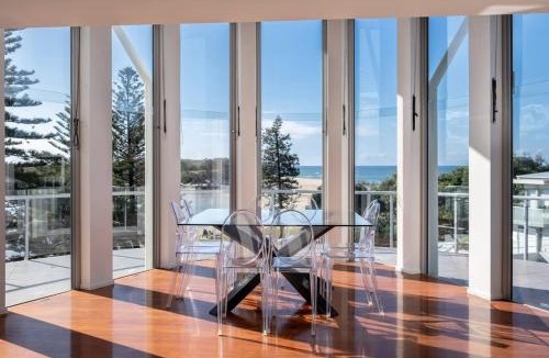 Currimundi Apartment | Amazing Currimundi Lakefront Ocean Penthouse