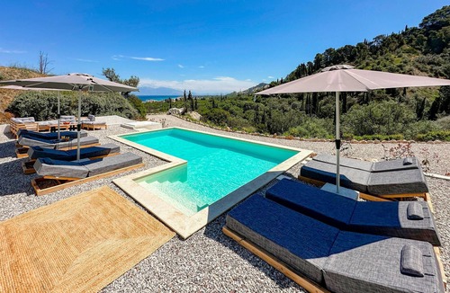 Evrostina House | Amazing home in Xylokastro with WiFi