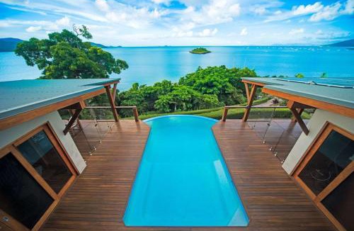 Cannonvale House | Amazing Whitsunday Views at High Tide