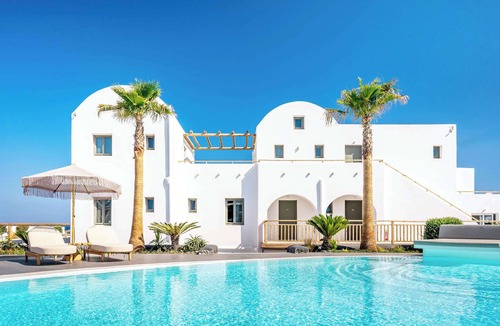 Kamari Condo | Amethyst Luxury Suites - Oia Junior Suite