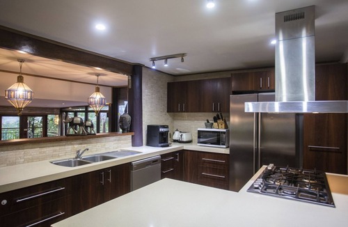 Cannonvale House | Amira Whitsunday's Airlie Beach