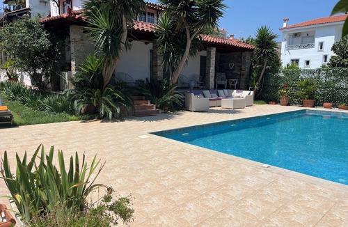 Nea Makri Villa | Amomos Villa with Private Pool for Luxury Vacation and Relax