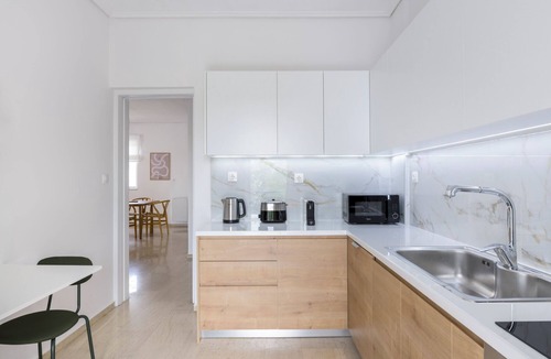 Amarousion Apartment | Ample 3BR Apartment II in Marousi