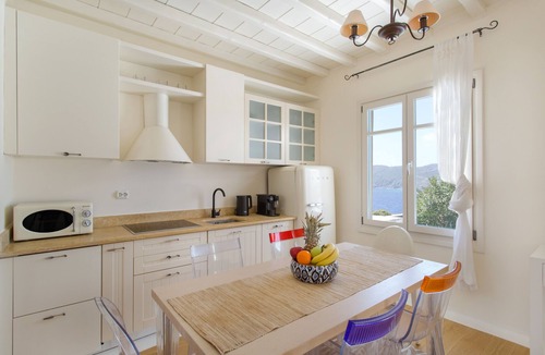 Kalafatis Villa | An elegant Villa with infinity pool and a breathtaking sea view