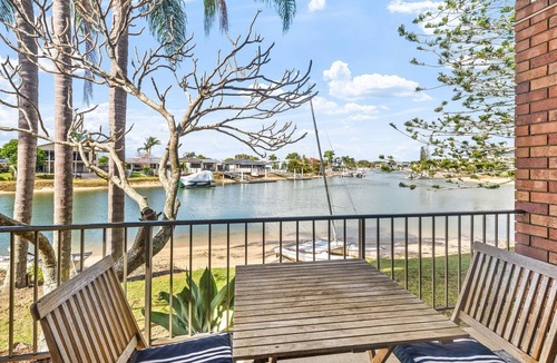 Mooloolaba Apartment | Anjuna, 2 bedroom apartment on canal