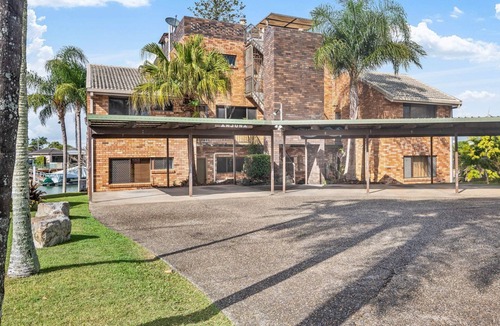 Mooloolaba Apartment | Anjuna, 2 bedroom apartment on canal