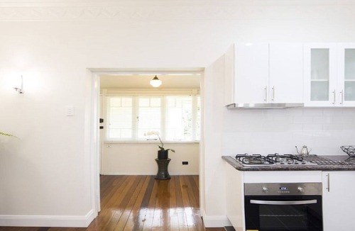 New Farm Apartment | 'Aotea' - Inner City Art Deco Oasis