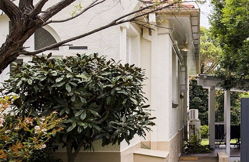 New Farm Apartment | 'Aotea' - Inner City Art Deco Oasis