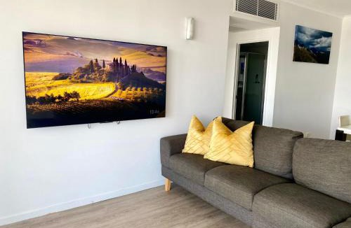 South Townsville Apartment | Apartment 1102 | 11th Floor River & Stadium Views