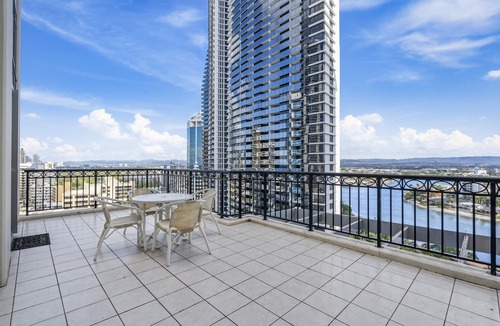 Surfers Paradise Apartment | Apartment 1135 is a spacious 3 bedroom-2 bathroom holiday apartment that is idea