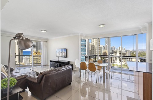 Surfers Paradise Apartment | Apartment 1135 is a spacious 3 bedroom-2 bathroom holiday apartment that is idea