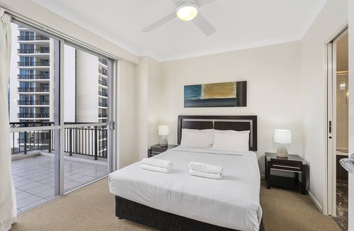 Surfers Paradise Apartment | Apartment 1135 is a spacious 3 bedroom-2 bathroom holiday apartment that is idea