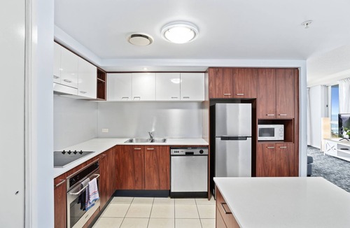 Surfers Paradise Apartment | Apartment 2196 offers the perfect holiday adobe for small families and couples