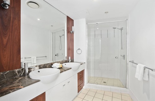 Surfers Paradise Apartment | Apartment 2196 offers the perfect holiday adobe for small families and couples