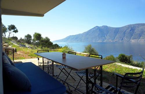 Platees House | Apartment by The Sea Near Athens