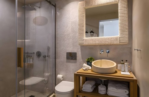 Agios Stefanos House | Apartment 'Comfort Room' with Mountain View, Wi-Fi and Air Conditioning