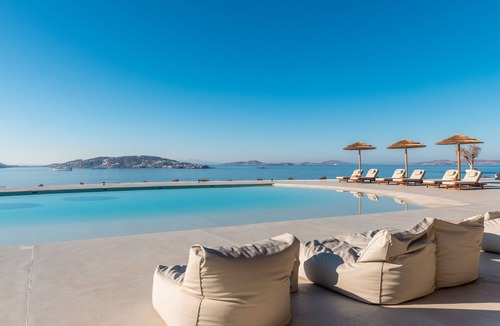Agios Stefanos House | Apartment 'Comfort Room' with Mountain View, Wi-Fi and Air Conditioning