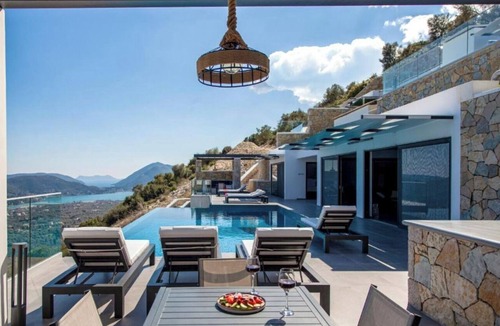 Nidri Apartment | Apartment "Desun Suites Golden" with Shared Pool, Sea View and Wi-Fi