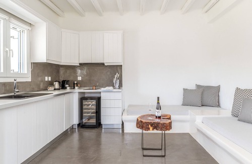 Kato Fellos Apartment | Apartment In A Hotel "Ow Andros Luxury Suites 1" with Mountain View, Private Terrace & Wi-Fi
