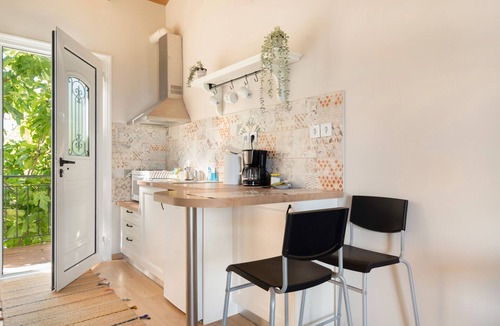Fternon Apartment | Apartment 'Little Fox' with Sea View, Wi-Fi and Air Conditioning